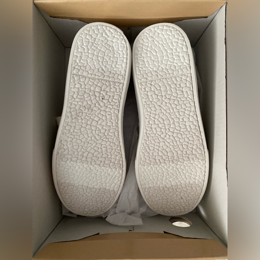 NWT | Michael Kors | Girls size 13 | White/Silver - Picture 2 of 3